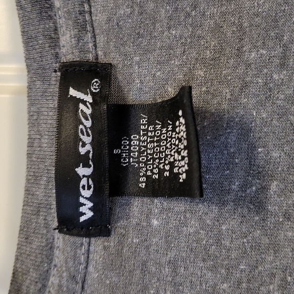 Gray V-Neck - Picture 2 of 3